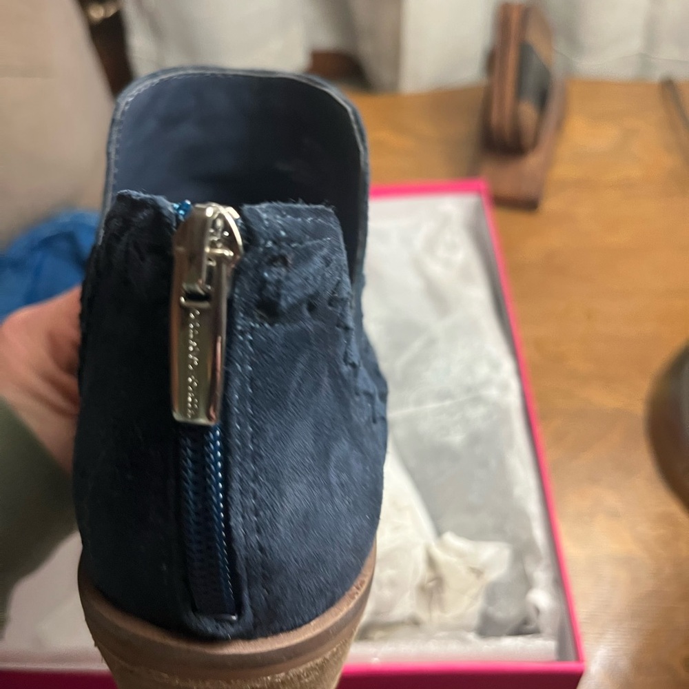 Vince Camuto Luxurious Dark Navy Suede Footwear - Picture 5 of 6